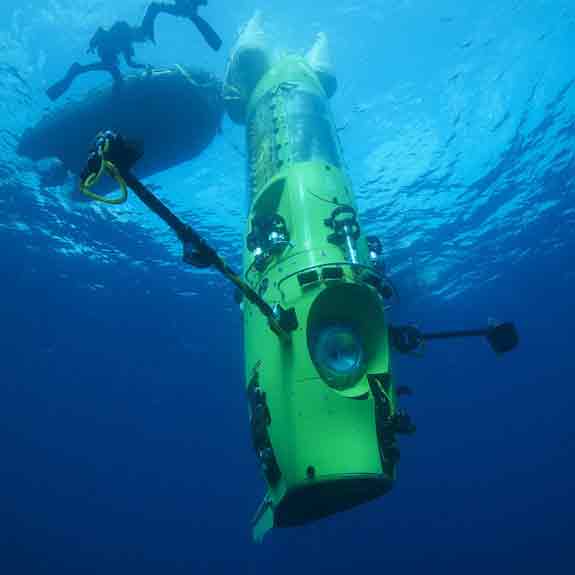 Magnets in electrical diving equipment for marine exploration